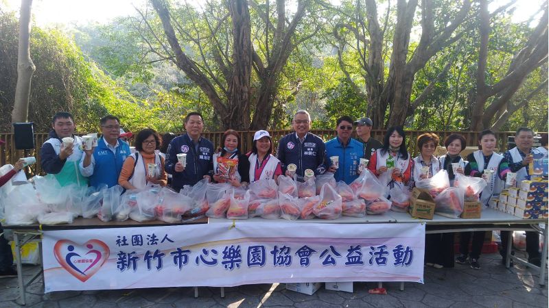 心樂園協會在十八尖山發起淨山並發放弱勢民生物資 心樂園協會在十八尖山發起淨山並發放弱勢民生物資