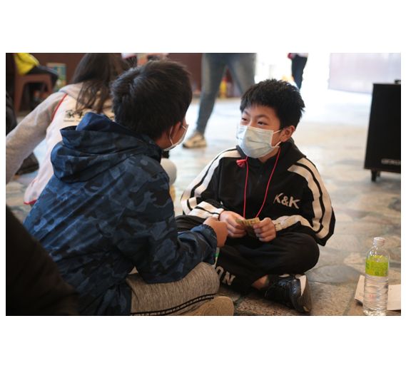 表達小學堂活動讓學員練習表達與分享故事 圖片來源:新竹家扶中心 表達小學堂活動讓學員練習表達與分享故事 圖片來源:新竹家扶中心