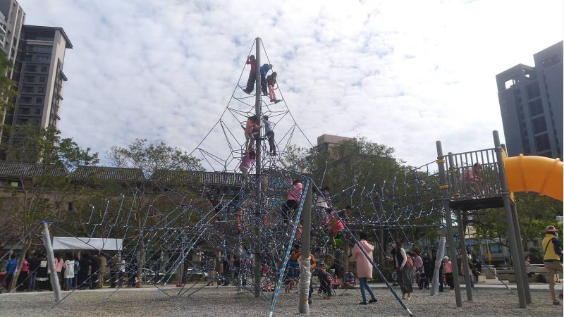 竹北市繩索公園是全台最高的單體式攀爬網