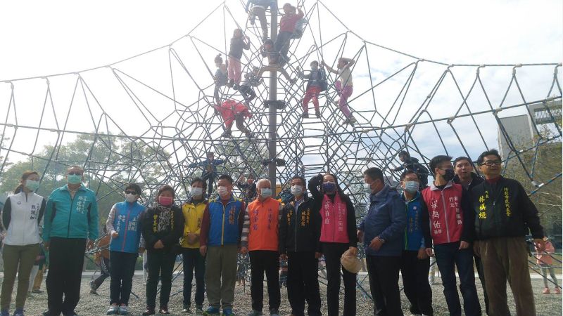 繩索公園是市公所結合市民代表完成的改建案，市長何淦銘銘感在心。