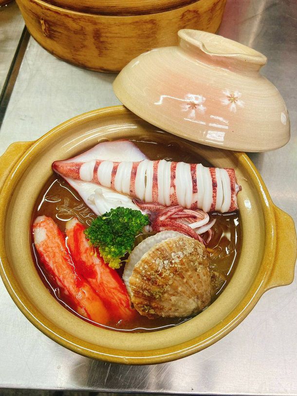 「蒸鱻原味屋」澎湃的海鮮鍋，品嚐海鮮最原始的味道。  圖片來源：高市府經發局