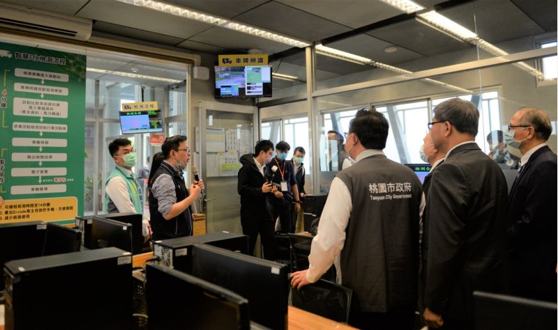 市長鄭文燦視察全國首創以車辨E化系統加速柴油車檢測流程 市長鄭文燦視察全國首創以車辨E化系統加速柴油車檢測流程