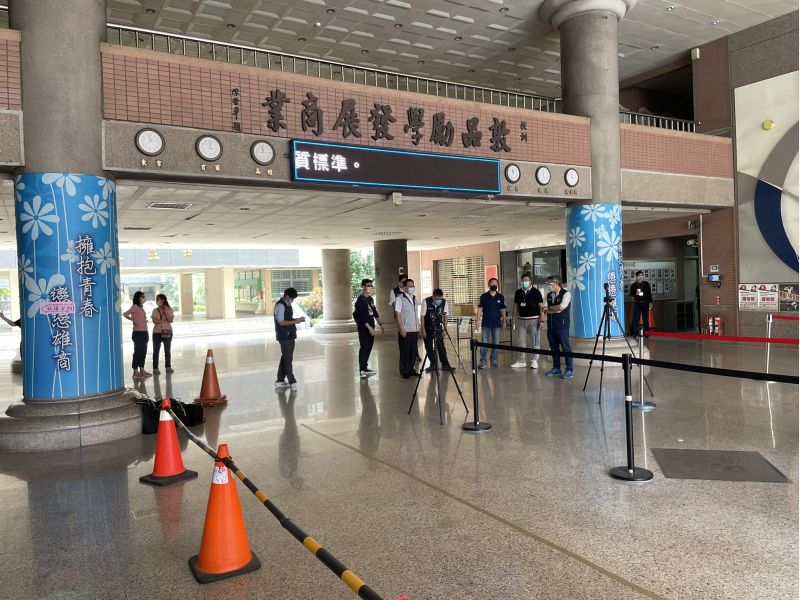 中鋼筆試動線  圖片來源：記者
