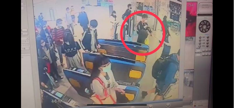 警方從火車站監視影像鎖定嫌犯行蹤  圖片來源：新竹市警察局