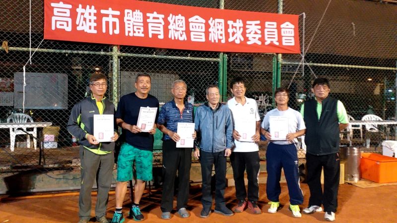 頒發委員證書 圖片來源:記者 頒發委員證書 圖片來源:記者