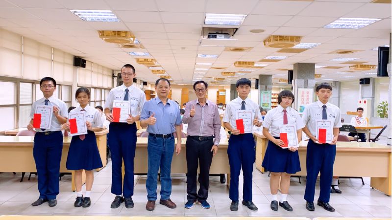 高英工商了凡四訓心得比賽頒發獎學金  圖片來源：記者