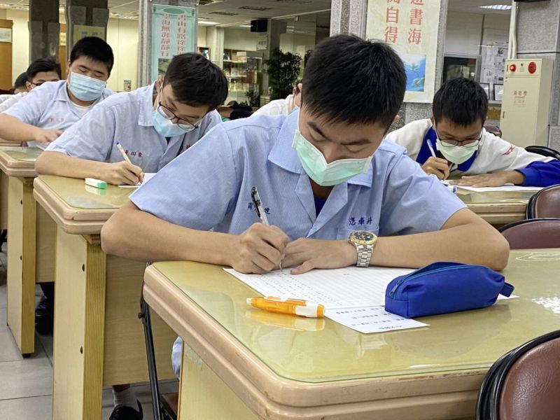 高英工商了凡四訓心得閱讀  圖片來源：記者