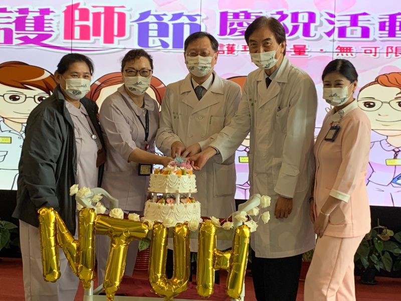 新竹台大分院特別準備蛋糕慶祝護理師節 圖片來源:新竹台大分院 新竹台大分院特別準備蛋糕慶祝護理師節 圖片來源:新竹台大分院