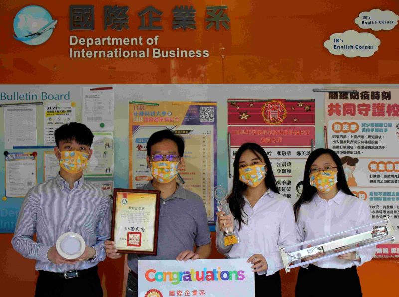 正修新型感應燈全國技專校院專題摘銀 圖片來源:記者 正修新型感應燈全國技專校院專題摘銀 圖片來源:記者