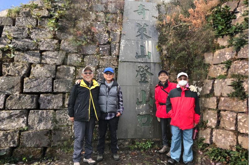 周懷樸(左起)、林思賢、杜博文、王伯輝去年底年重登奇萊山憶亡友 圖片來源:清華大學 周懷樸(左起)、林思賢、杜博文、王伯輝去年底年重登奇萊山憶亡友 圖片來源:清華大學