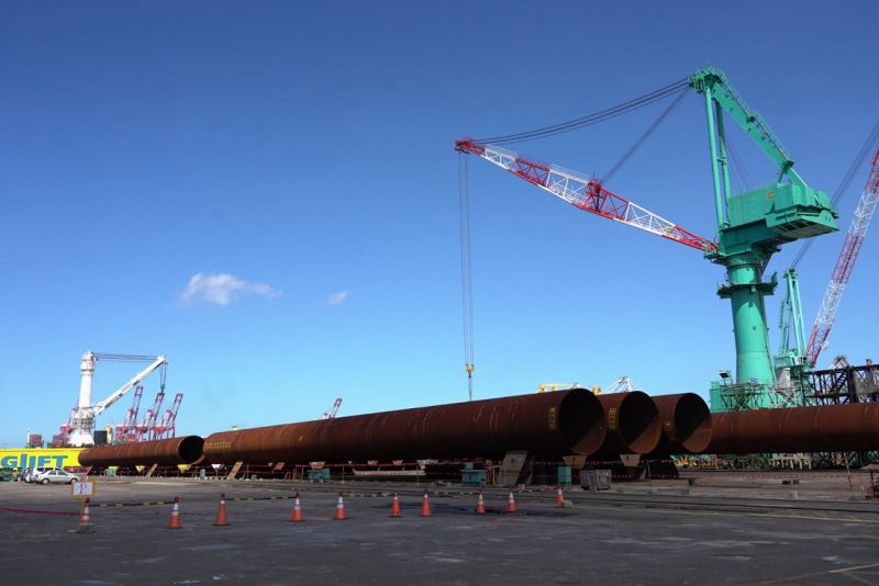 台船製作之水下基樁（Pin Pile，PP）每支長度約72米、重量約330噸。  圖片來源：台船公司