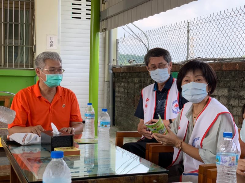 中油石化事業部執行長陳國棟夫婦關懷育幼院孩童 圖片來源:記者 中油石化事業部執行長陳國棟夫婦關懷育幼院孩童 圖片來源:記者