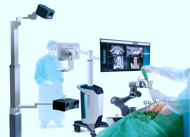 智慧骨科手術輔助系統，如同醫生的「衛星導航」能精準定位手術位置，是全球第一套多椎節定位導航系統。  圖片來源：工研院