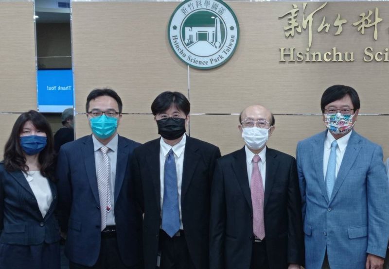 倍利科技董事長林坤禧博士(右2)是台灣半導體業與太陽能業享有高知名度的成功創業家 倍利科技董事長林坤禧博士(右2)是台灣半導體業與太陽能業享有高知名度的成功創業家