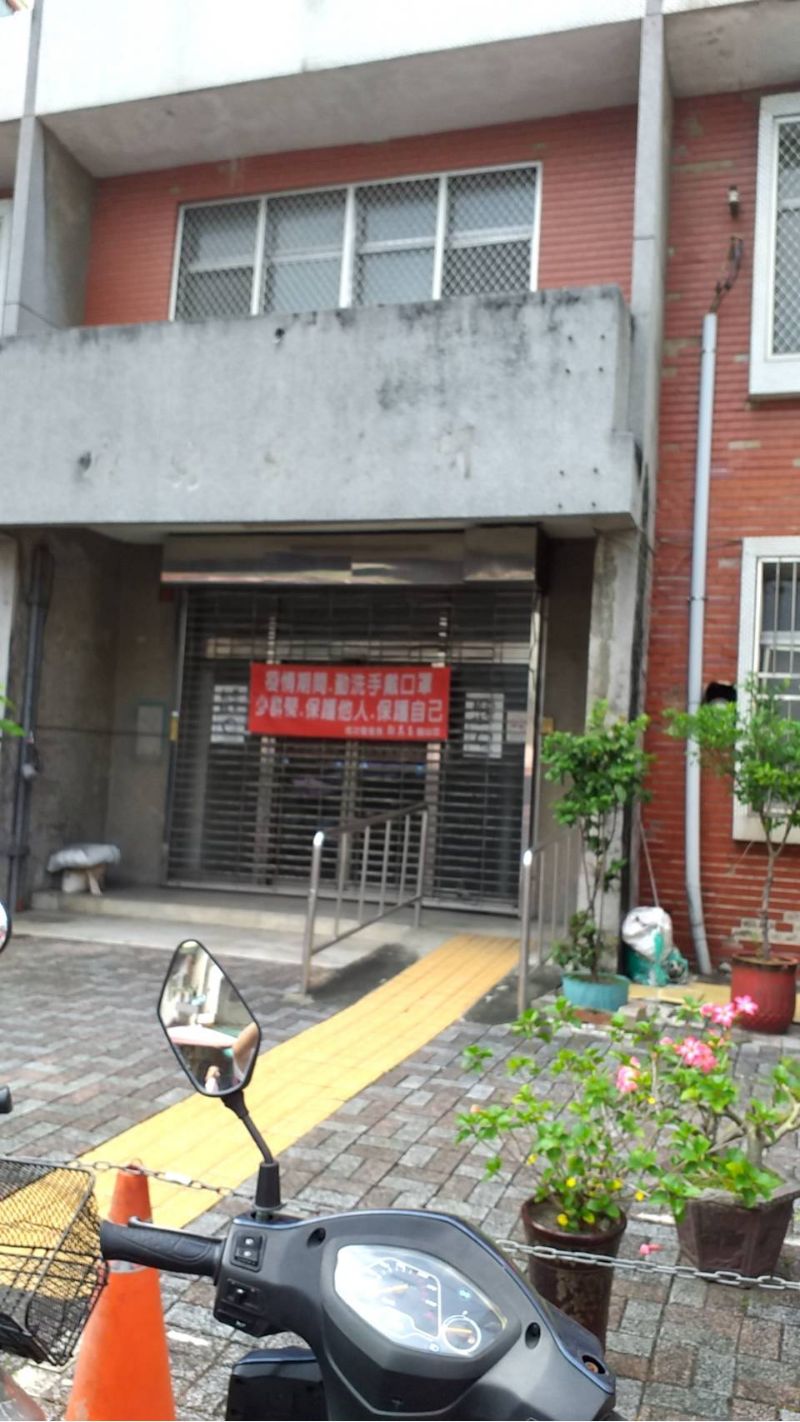 廢棄的成功派出所大門深鎖 圖片來源:記者 廢棄的成功派出所大門深鎖 圖片來源:記者
