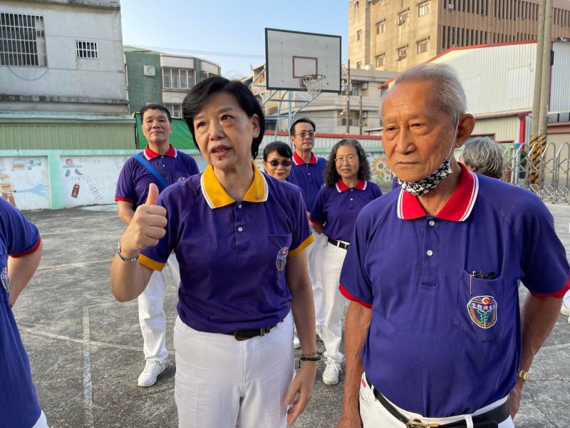 龍耀木業董事長何水盛提倡醫學氣功~ 圖片來源:記者 ~ 龍耀木業董事長何水盛提倡醫學氣功~ 圖片來源:記者 ~