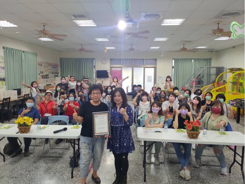 110正修兒少主管班結業 圖片來源:記者 110正修兒少主管班結業 圖片來源:記者