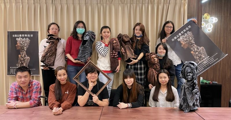 紡織品雕塑與造型創意工作坊活動師生留影 圖片來源:玄奘大學 紡織品雕塑與造型創意工作坊活動師生留影 圖片來源:玄奘大學