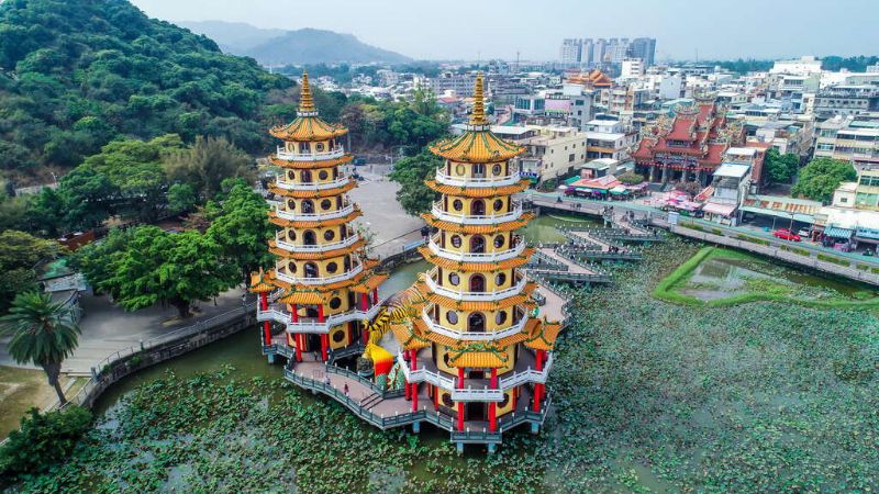 左營舊城商圈近年致力蓮潭低碳數位旅遊,推廣眷村特色美食及百年廟宇文化。 圖片來源:高市府經發局 左營舊城商圈近年致力蓮潭低碳數位旅遊,推廣眷村特色美食及百年廟宇文化。 圖片來源:高市府經發局