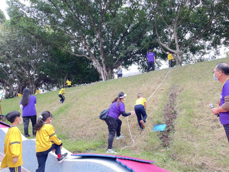 透過趣味遊戲，認識古堤、先民精神、社區文化，這些融合客家底蘊的東興堤防。  圖片來源：二河局