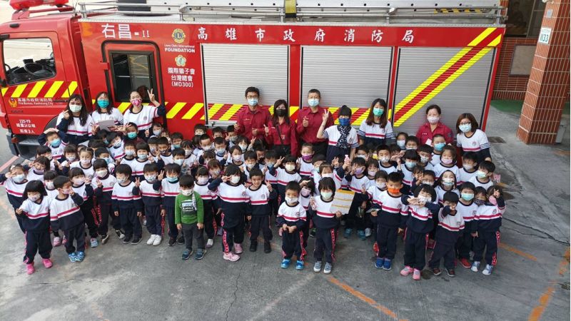 防火與避難逃生教育從小做起，透過消防宣導體驗更能有效深植小朋友心裡。  圖片來源：吳進仁翻攝