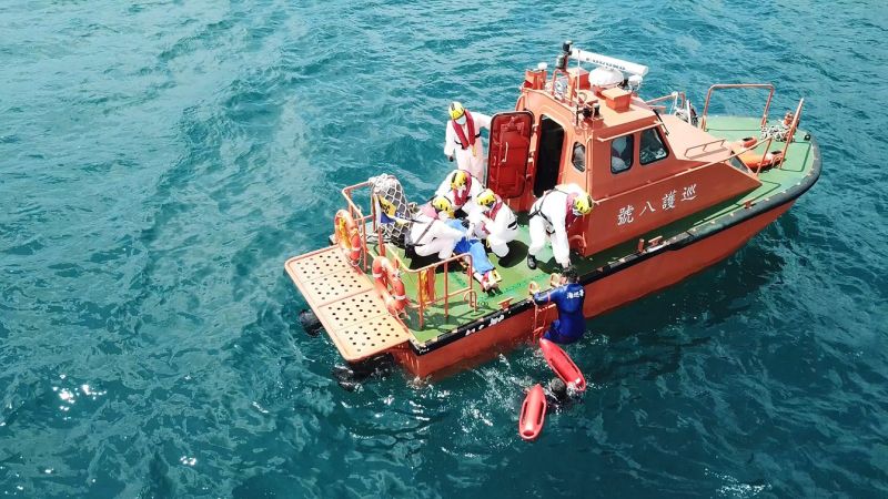執勤期間與帛琉共和國進行聯合救生救難演練，展現堅實的搜救能量，促進與太平洋友邦交流合作。  圖片來源：海巡署提供