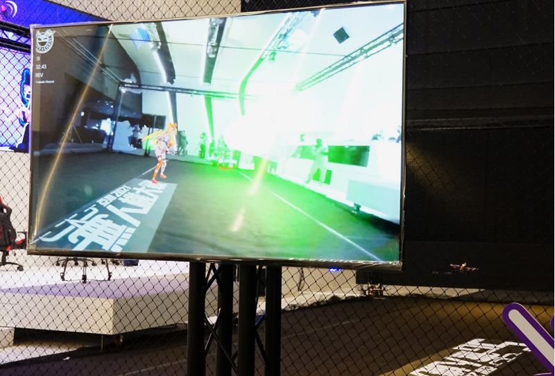 即起開放報名體驗的「5G MR電競無人機」擁有一對多、低延遲、高畫質的傳輸效率,讓體驗者享受比F1更快、更刺激的虛實整合的視覺饗宴。 圖片來源:高市府經發局 即起開放報名體驗的「5G MR電競無人機」擁有一對多、低延遲、高畫質的傳輸效率,讓體驗者享受比F1更快、更刺激的虛實整合的視覺饗宴。 圖片來源:高市府經發局