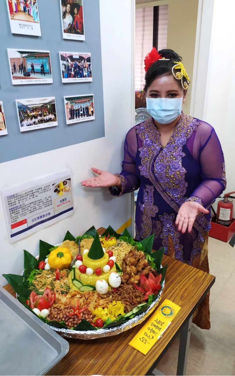 新住民展示家鄉的印尼黃薑飯  圖片來源：新竹縣服務站