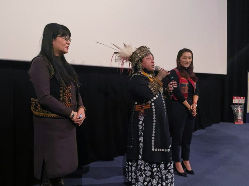 頭目致感謝詞，最右邊為新竹市政府原民科長李雅玲。  圖片來源：新竹市政府