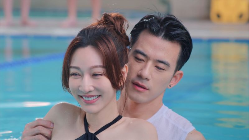 曾莞婷火辣撲身勾引紀言愷 圖片來源:TVBS 曾莞婷火辣撲身勾引紀言愷 圖片來源:TVBS