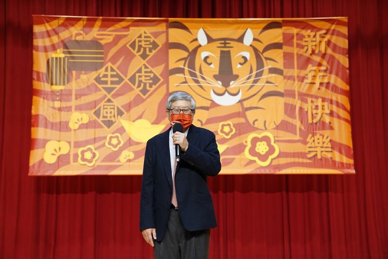 吳校長祝福教職員工生及校友:虎年行大運、校運昌隆,平安健康 圖片來源:高師大提供 吳校長祝福教職員工生及校友:虎年行大運、校運昌隆,平安健康 圖片來源:高師大提供
