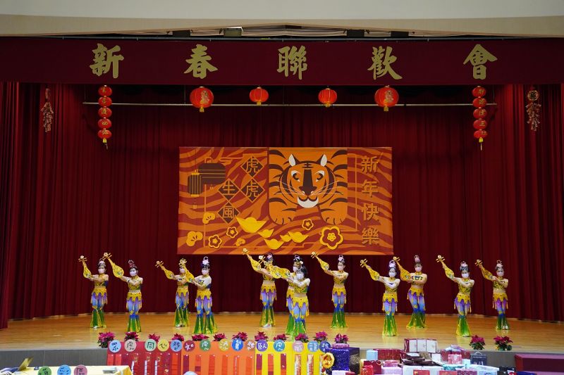 林靜若老師帶領舞群表演精彩的「反彈琵琶」舞蹈 圖片來源:高師大提供 林靜若老師帶領舞群表演精彩的「反彈琵琶」舞蹈 圖片來源:高師大提供