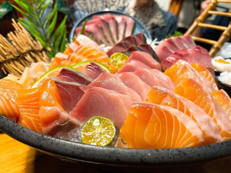 富氣水產 厚切生魚片 圖片來源:李大人遊記 富氣水產 厚切生魚片 圖片來源:李大人遊記