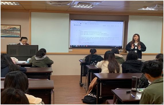 中華大學人社院針對學生的語言和資訊能力特別加強,提高學生就業競爭力。 圖片來源:中華大學 中華大學人社院針對學生的語言和資訊能力特別加強,提高學生就業競爭力。 圖片來源:中華大學