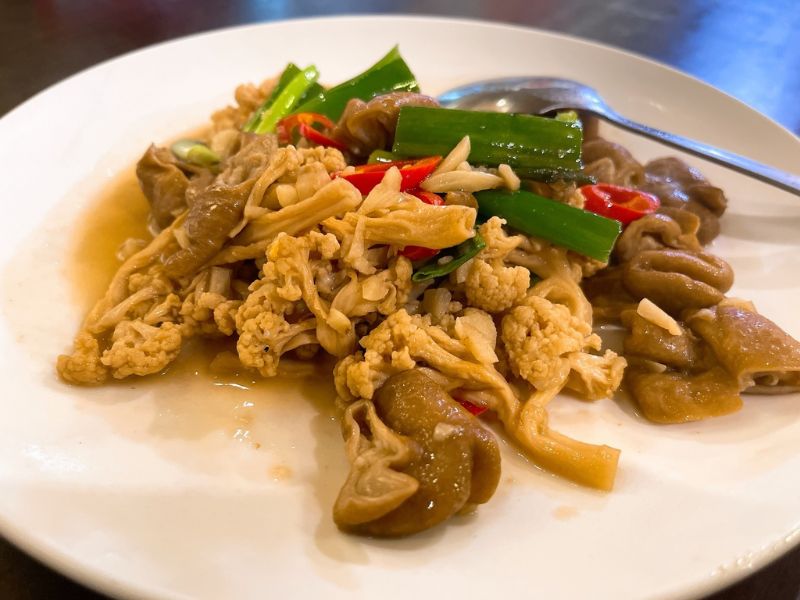 丸滿台灣味手路菜「花椰菜乾炒大腸」