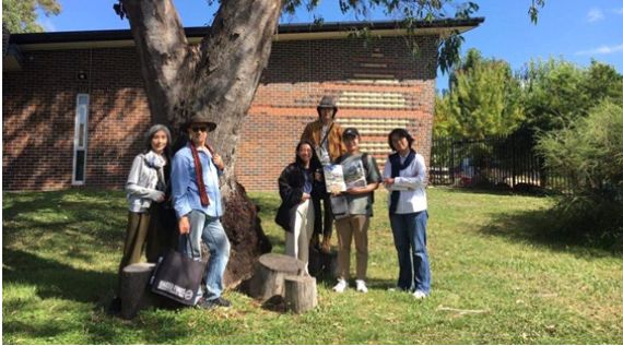 中華大學學生在旅澳博士李怡貞(右1)主持的研究室實習,獲得澳洲媒體報導與肯定。 圖片來源:中華大學 中華大學學生在旅澳博士李怡貞(右1)主持的研究室實習,獲得澳洲媒體報導與肯定。 圖片來源:中華大學