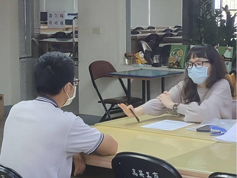 高英工商讓畢業即就業不單只是口號,讓高三生贏在就業起跑點。 圖片來源:記者 高英工商讓畢業即就業不單只是口號,讓高三生贏在就業起跑點。 圖片來源:記者