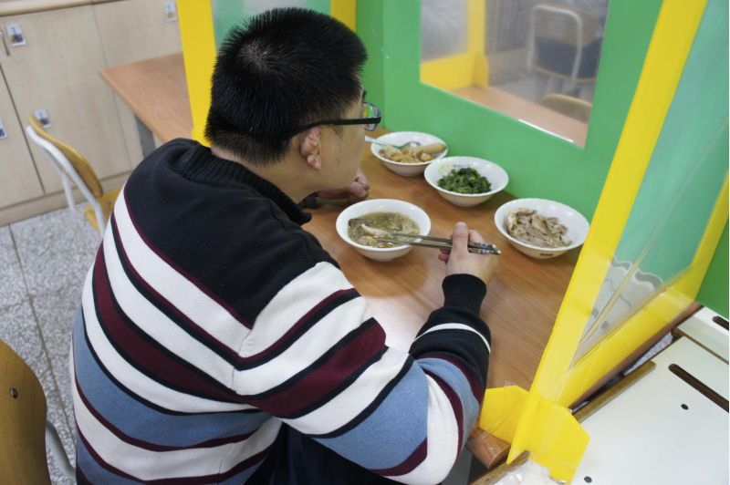 聯電捐贈營養餐食，維護身心障礙朋友健康生活。  圖片來源：仁愛基金會