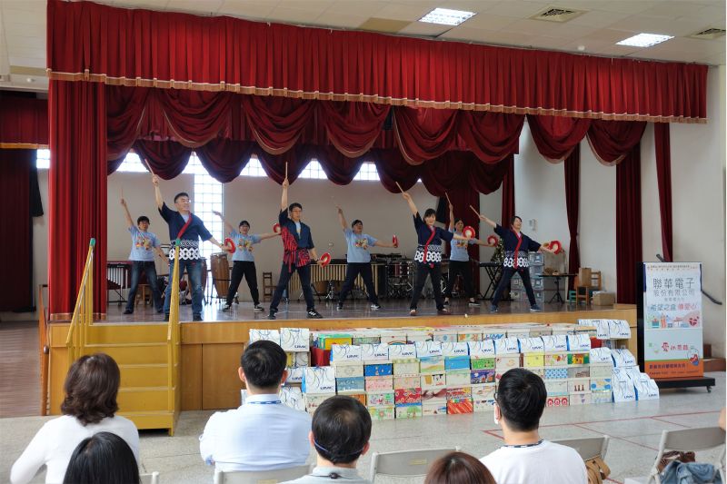 疫情前，聯電鼓隊表演沖繩鼓，與仁愛學員分享歡樂。  圖片來源：仁愛基金會