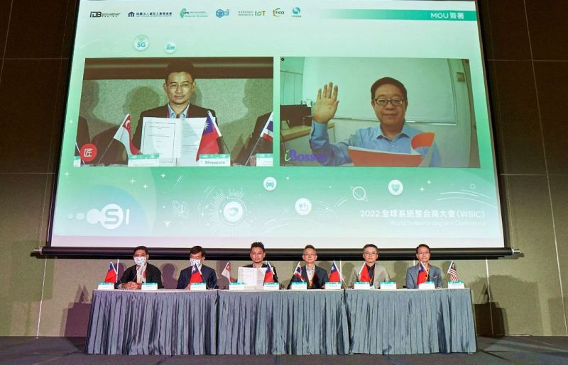 來自高雄KO-IN的雅匠科技獲新加坡商iBosses簽訂MOU，雙方將合作為樟宜機場建置AR觀光與導覽設備。  圖片來源：高市府經發局