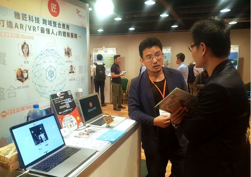 雅匠執行長蔡明勳表示將持續擴編,發展軟體開發、跨域整合應用、ARVR互動科技、SDK核心開發工具等4大核心服務並投入創新模組開發。(資料照片) 圖片來源:高市府經發局 雅匠執行長蔡明勳表示將持續擴編,發展軟體開發、跨域整合應用、ARVR互動科技、SDK核心開發工具等4大核心服務並投入創新模組開發。(資料照片) 圖片來源:高市府經發局
