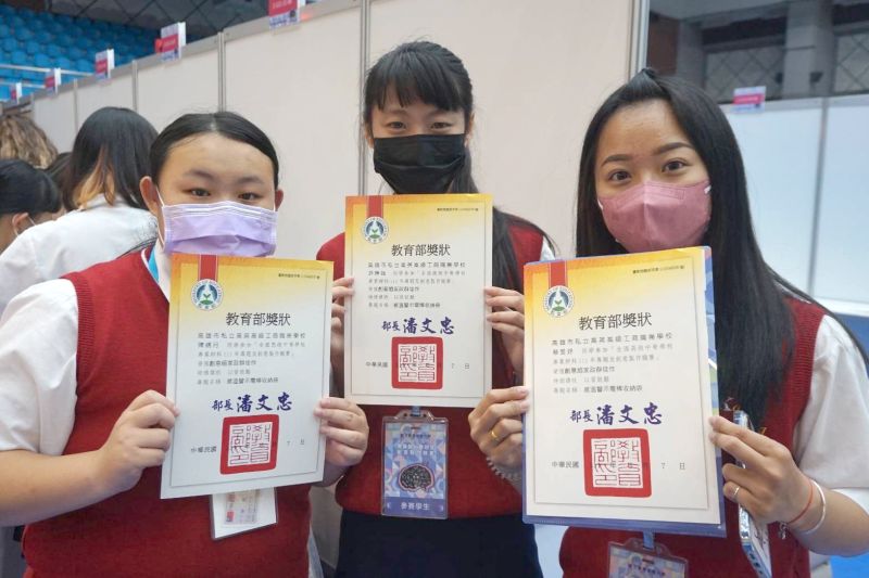 高英工商全國專題競賽連續12年獲獎 圖片來源:記者 高英工商全國專題競賽連續12年獲獎 圖片來源:記者