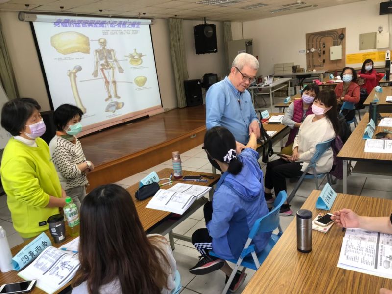 胡震亞老師實務傳授,學員認為獲益良多。 圖片來源:新竹市總工會 胡震亞老師實務傳授,學員認為獲益良多。 圖片來源:新竹市總工會