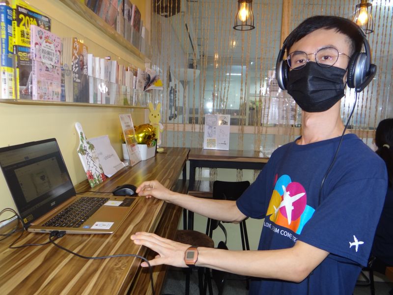 正修生命鬥士柯泠泠 林育慈 賴宗緯 林財得 走出身心障陰影獲選學習楷模 圖片來源:記者 正修生命鬥士柯泠泠 林育慈 賴宗緯 林財得 走出身心障陰影獲選學習楷模 圖片來源:記者