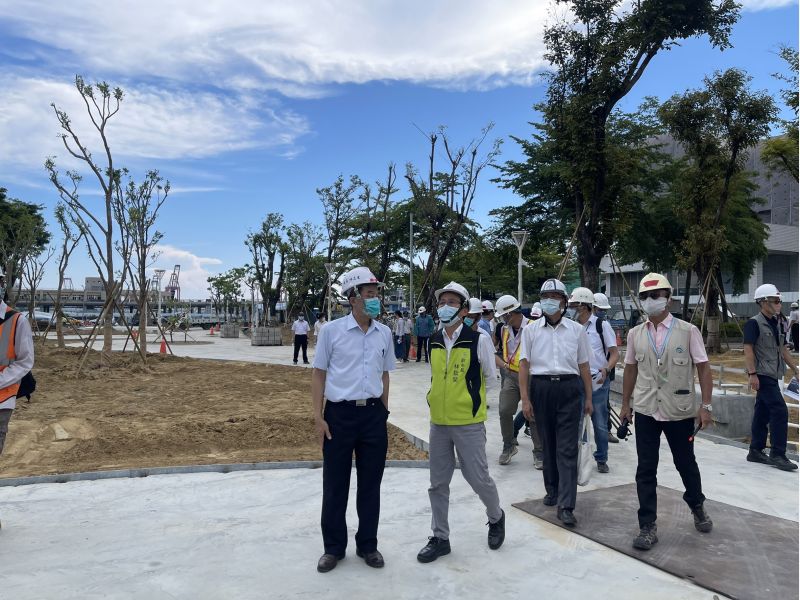 林副市長欽榮視察工務局養工處景觀改善工程核心區域規劃情形。 圖片來源:高市府海洋局 林副市長欽榮視察工務局養工處景觀改善工程核心區域規劃情形。 圖片來源:高市府海洋局