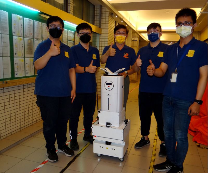 正修消毒 法蘭螺栓鎖固機器人搶眼馬來西亞發明展穿金戴銀  圖片來源：記者