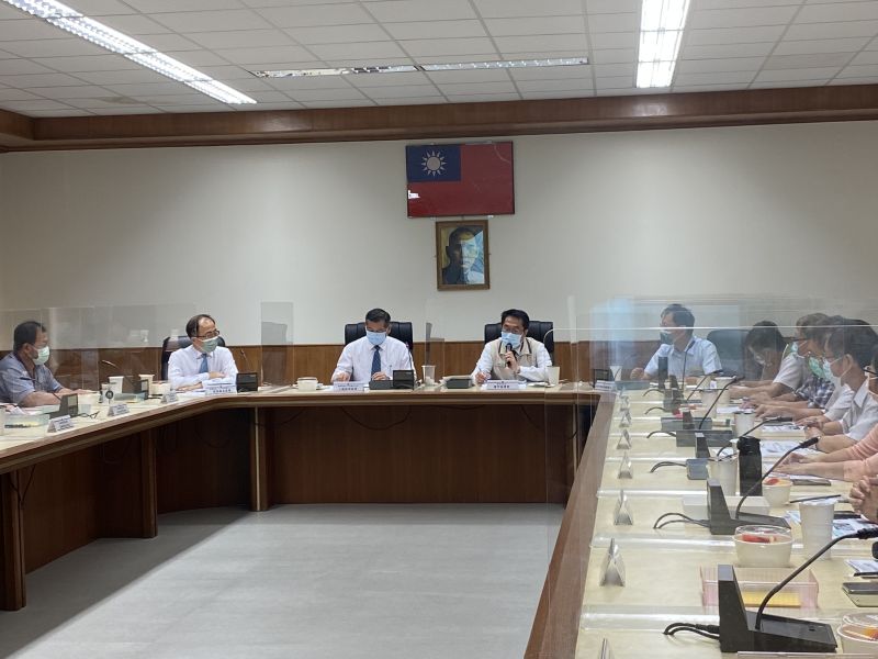 黃偉哲市長與王錦榮總經理共同主持「安平港自由貿易港區合作推動平台」第9次（111年5月31日_第1次）會議。