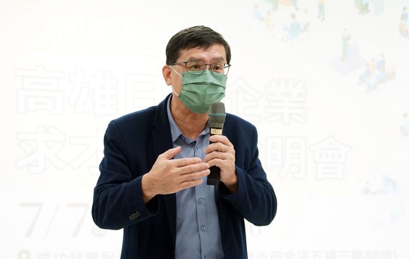 經發局副局長高鎮遠強調經發局已和在地16所大學成立人才平台,亦成立產學專班,讓學生畢業即就業,同時針對新增投資的產業提供薪資補助,歡迎日商持續投資高雄。 圖片來源:高市府經發局 經發局副局長高鎮遠強調經發局已和在地16所大學成立人才平台,亦成立產學專班,讓學生畢業即就業,同時針對新增投資的產業提供薪資補助,歡迎日商持續投資高雄。 圖片來源:高市府經發局
