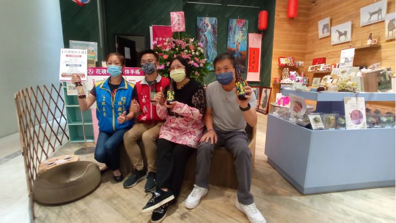 林為洲立委與林禹佑議員對在地精釀啤酒最感興趣