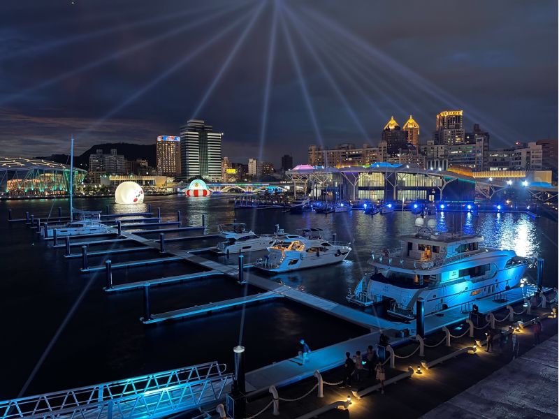 愛河灣遊艇碼頭夜景。  圖片來源：高市府海洋局